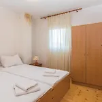 Holiday home Six-Bedroom Holiday Home In Donje Rastane *