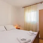 Six-Bedroom Holiday Home In Donje Rastane Holiday home