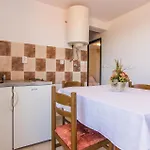 Holiday home Six-Bedroom Holiday Home In Donje Rastane Donje Rastane