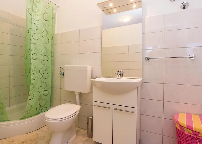 Six-bedroom In Donje Rastane 펜션 *