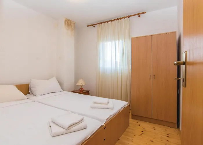 펜션 Six-bedroom In Donje Rastane *