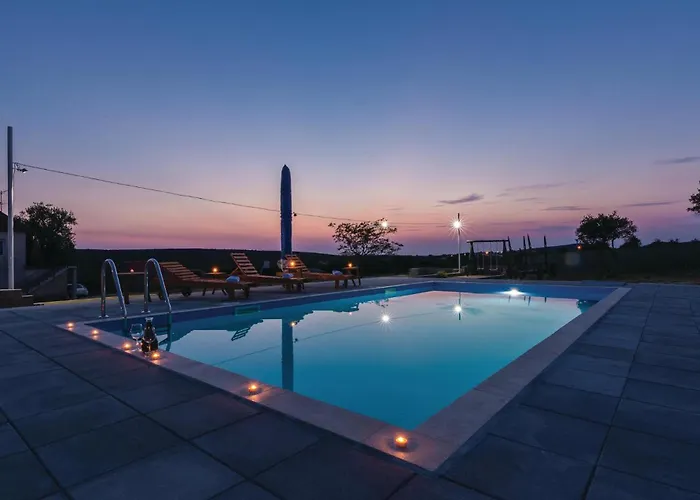 Six-Bedroom Holiday Home In Donje Rastane Дом отдыха *