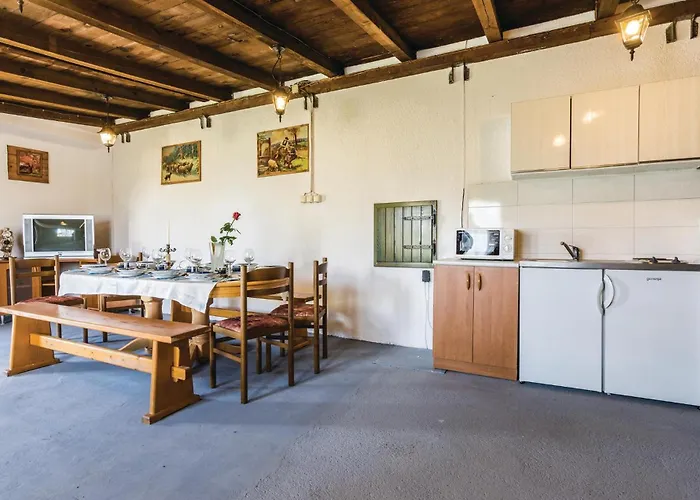 Six-Bedroom Holiday Home In Donje Rastane Donje Rastane