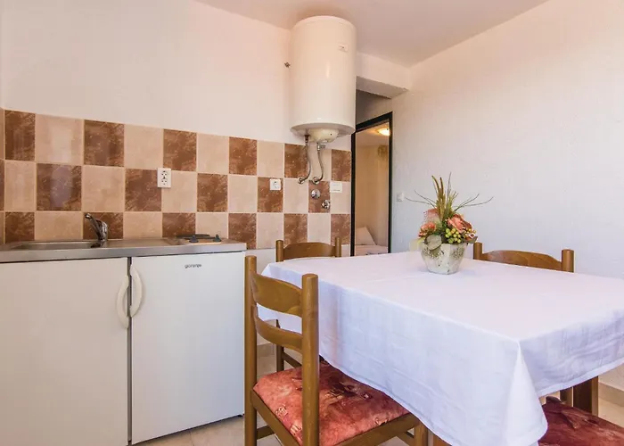 Дом отдыха Six-Bedroom Holiday Home In Donje Rastane Donje Rastane