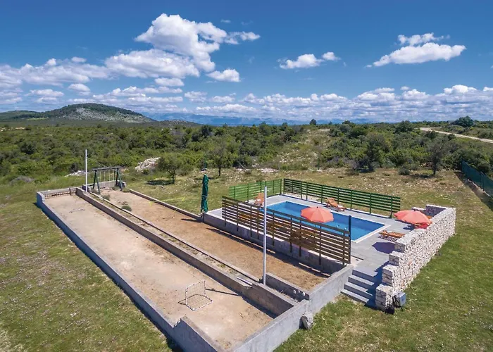 Six-Bedroom Holiday Home In Donje Rastane Дом отдыха Donje Rastane