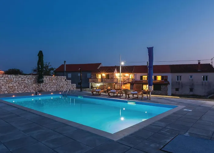 Six-bedroom In Donje Rastane