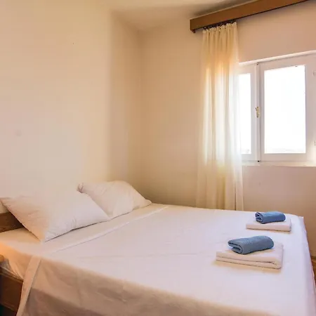 Дом отдыха Six-Bedroom Holiday Home In Donje Rastane