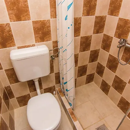 Дом отдыха Six-Bedroom Holiday Home In Donje Rastane Donje Rastane