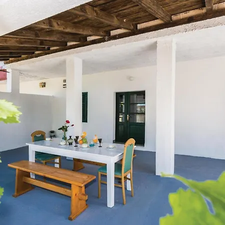 Six-bedroom In Donje Rastane