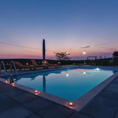 Six-Bedroom Holiday Home In Donje Rastane Дом отдыха *