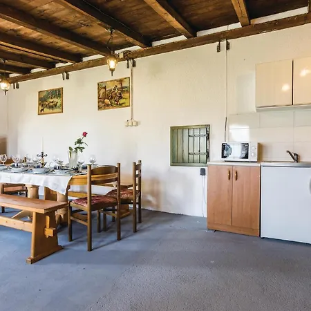 Six-Bedroom Holiday Home In Donje Rastane Donje Rastane