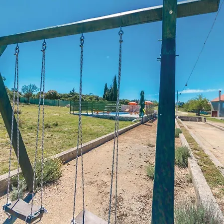 Six-Bedroom Holiday Home In Donje Rastane