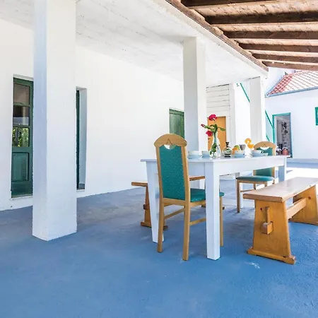 Six-Bedroom Holiday Home In Donje Rastane Дом отдыха *