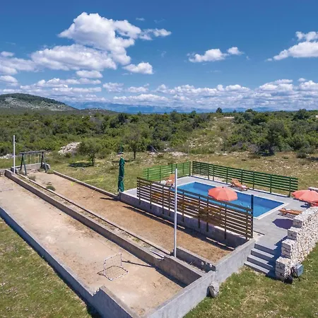 Six-Bedroom Holiday Home In Donje Rastane Дом отдыха Donje Rastane
