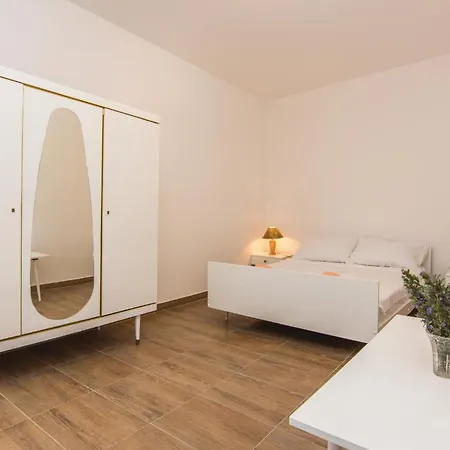 Holiday home Six-Bedroom Holiday Home In Donje Rastane Sveti Petar (Zadar)