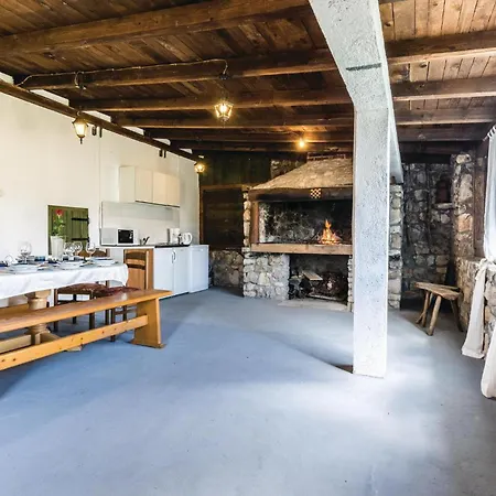 Six-Bedroom Holiday Home In Donje Rastane Donje Rastane