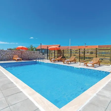 Six-Bedroom Holiday Home In Donje Rastane * Donje Rastane
