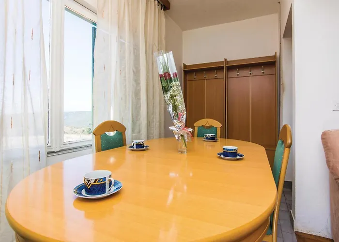 Six-Bedroom Holiday Home In Donje Rastane Дом отдыха Donje Rastane